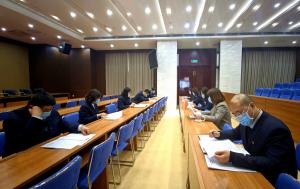 掀起學(xué)習(xí)“兩會”精神熱潮 ，確保各項任務(wù)全面貫徹落實！